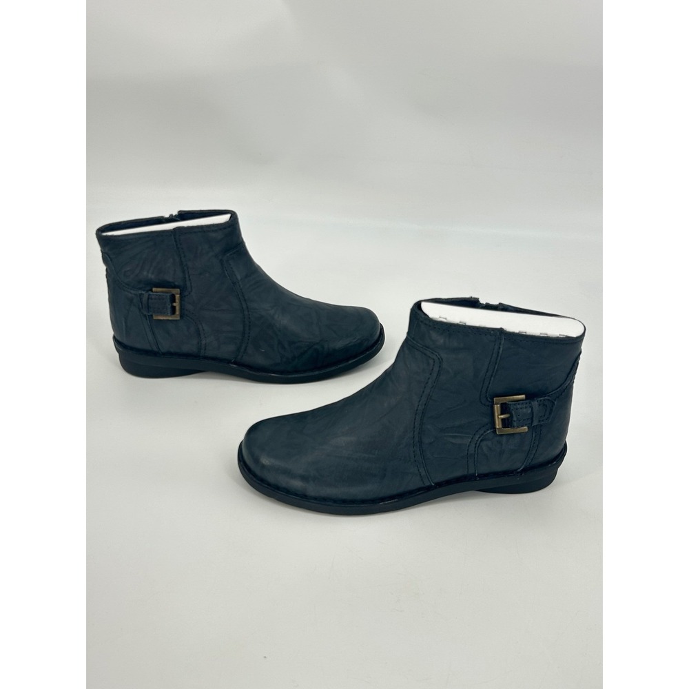 "NEW" Clarks Nikki Star Q Navy Leather Buckle Detail Booties 8W Comfy Classic‎